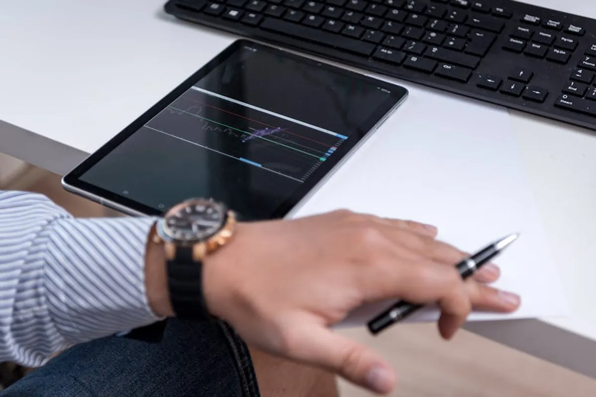 How daylox.com connects to search demand in brandable websites and online discovery